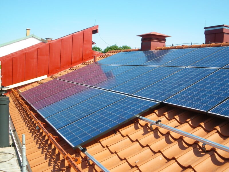 imgp0216 Solpaneler monterade på tegeltak